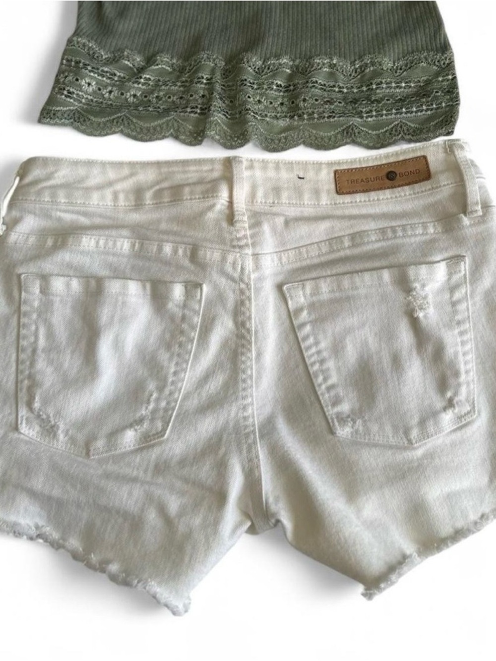 Off-white | Treasure & Bond | Low-rise Denim
Stretchy Shorts Woman's Size 28*